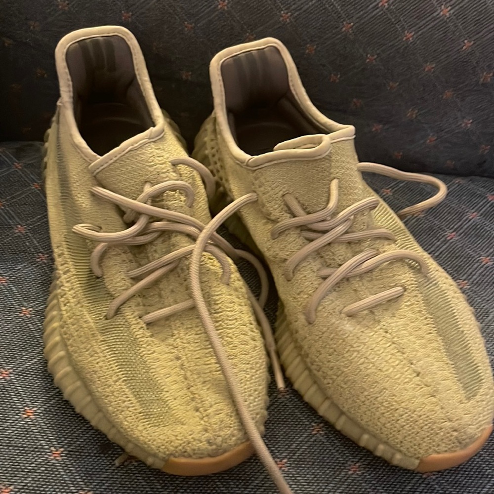 Jezzy sneakers size 7 us wore 1 time beige